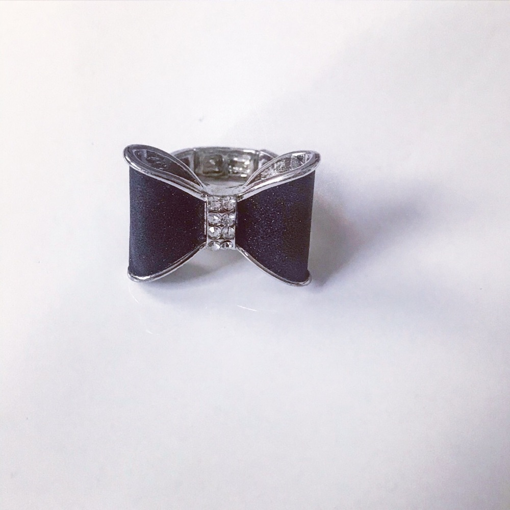 GUESS  Bow Ring 💍